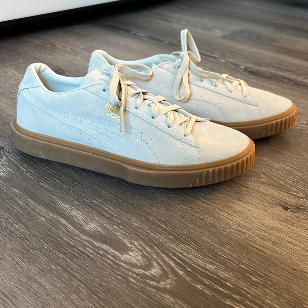 Never Worn Men’s Puma Suede Gum Sole Sneaker - Size 9